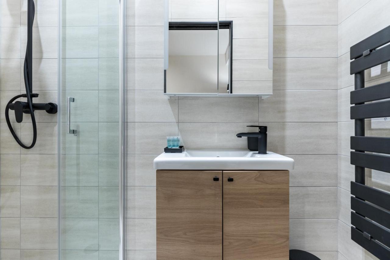 Hsh Parmentier-couronnes I Design 6p-2br Paris